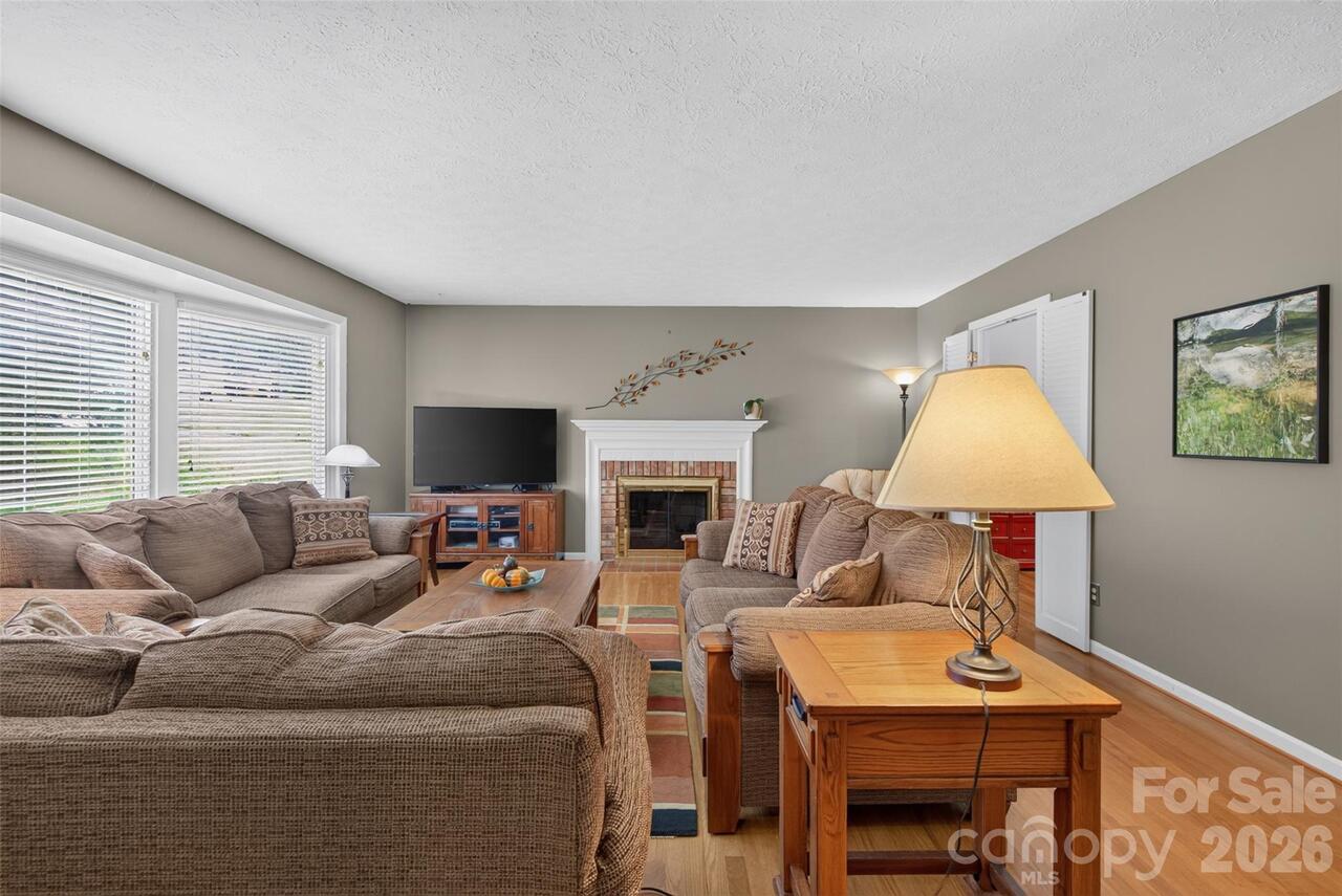 Listing Photo 6