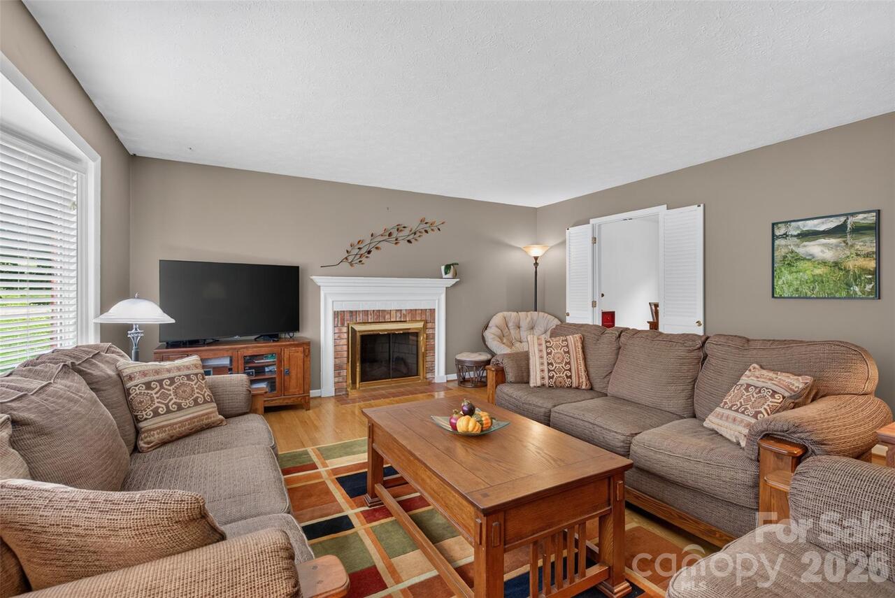 Listing Photo 8