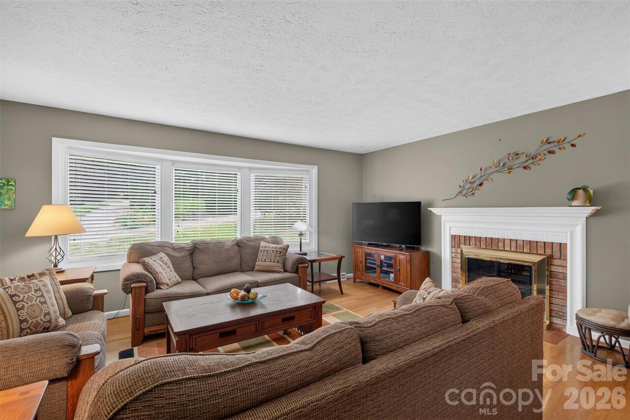Listing Photo 9