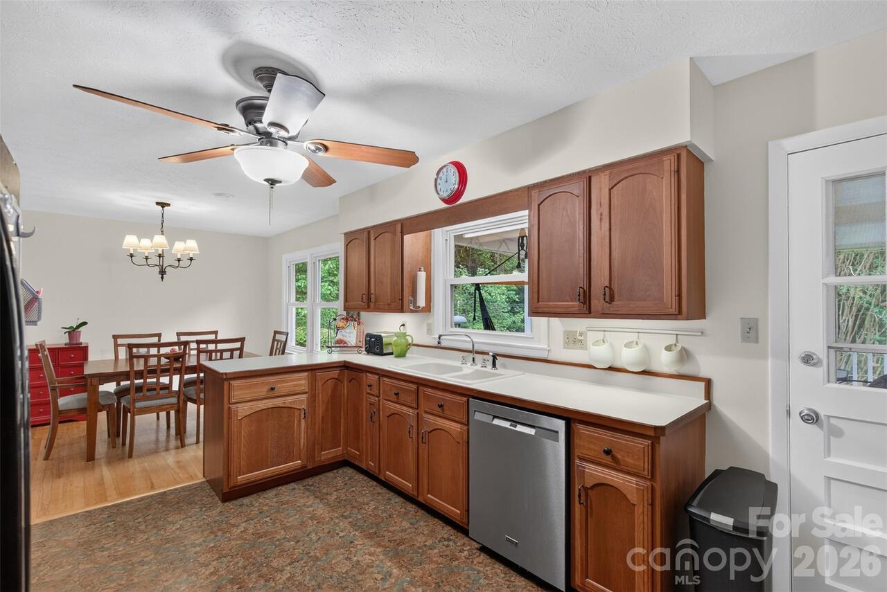 Listing Photo 10