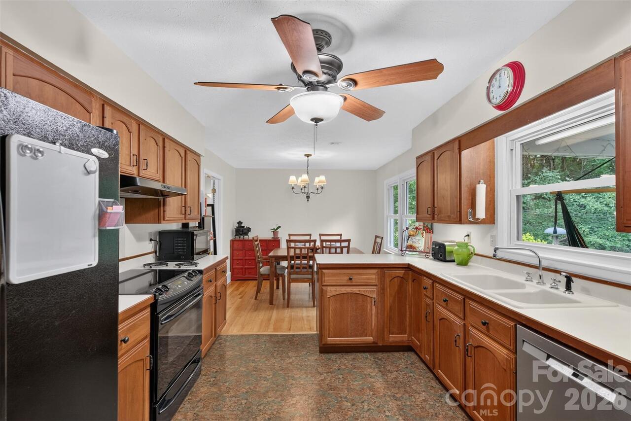 Listing Photo 11