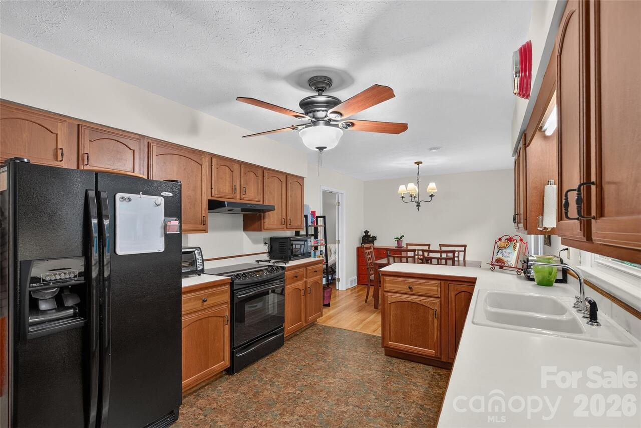 Listing Photo 12