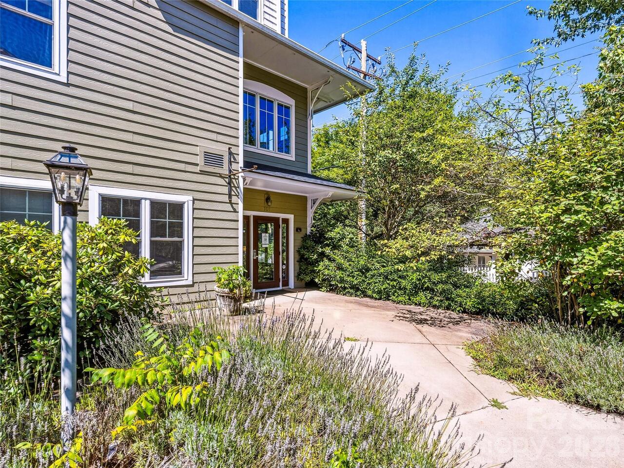Listing Photo 10