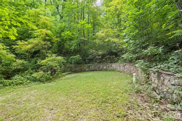 Listing Photo 12