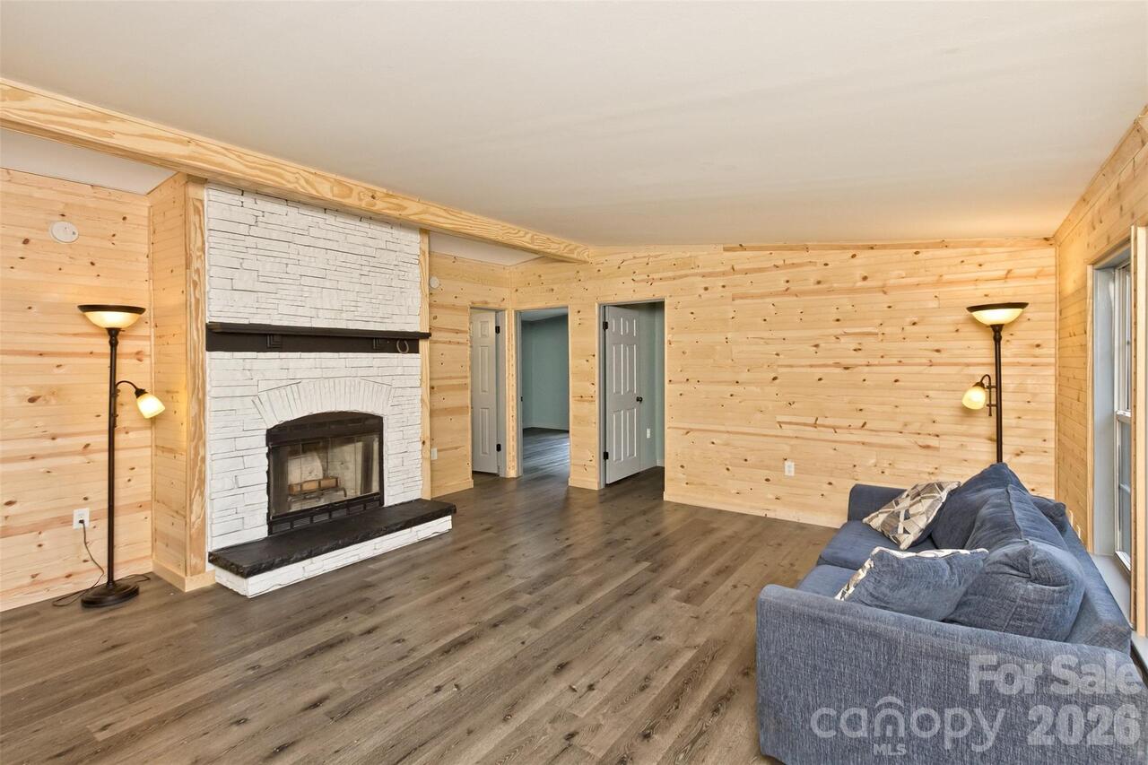 Listing Photo 9