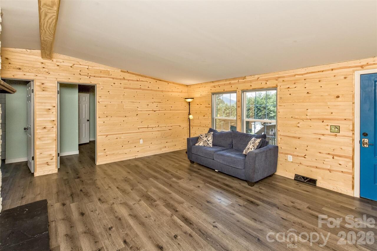 Listing Photo 10