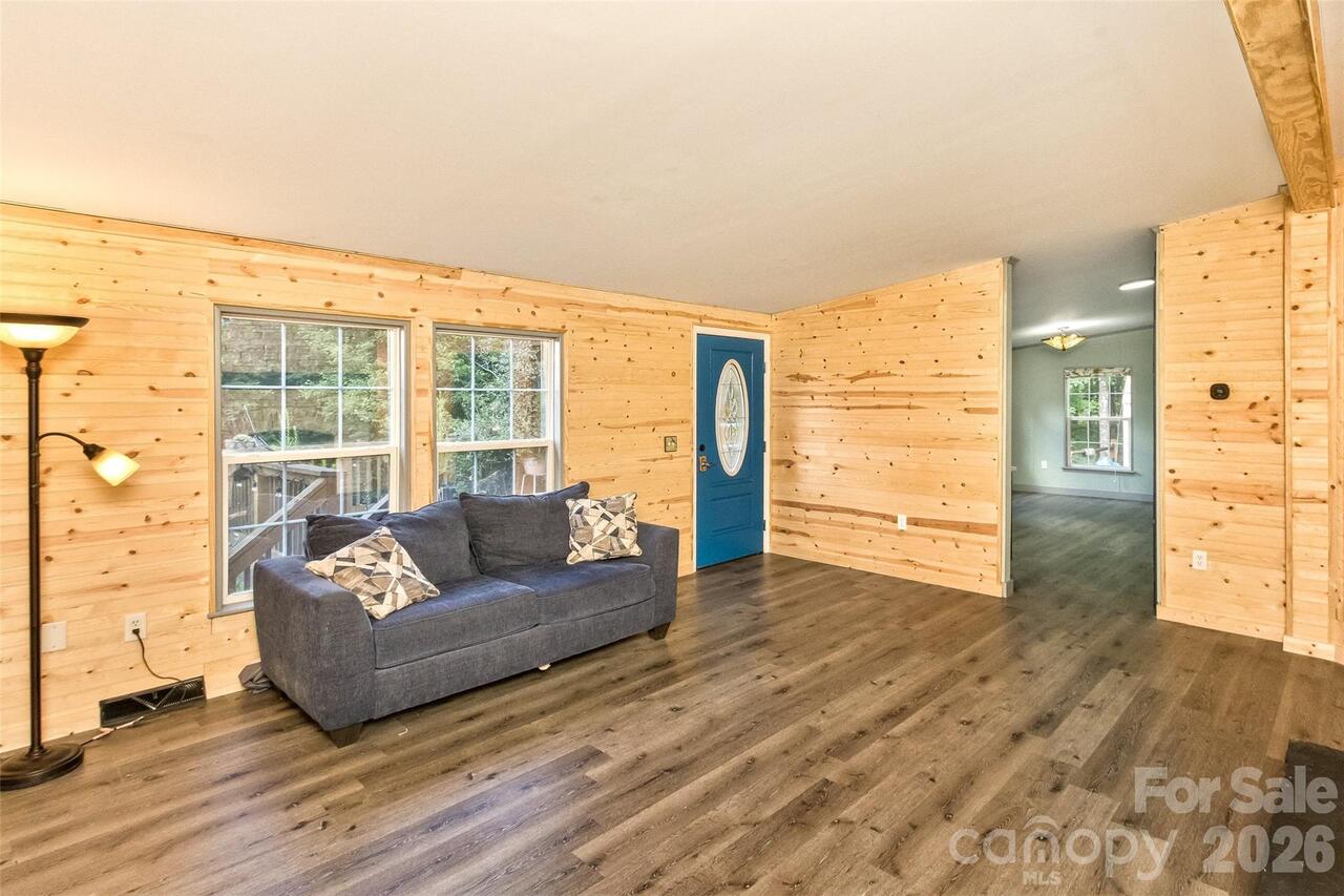 Listing Photo 11