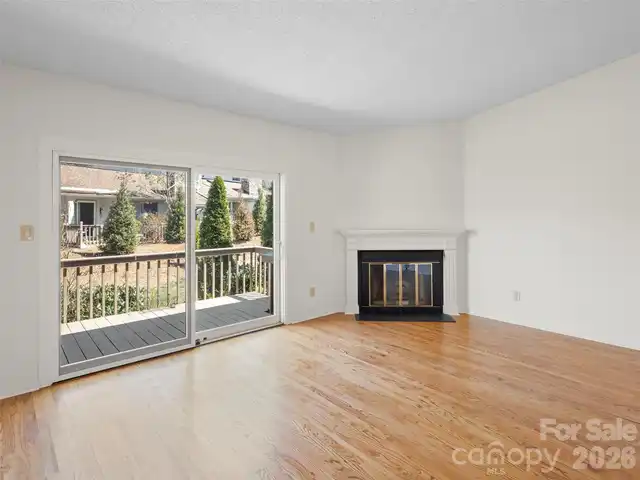 Listing Photo 6