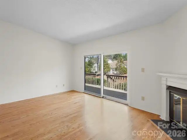 Listing Photo 9