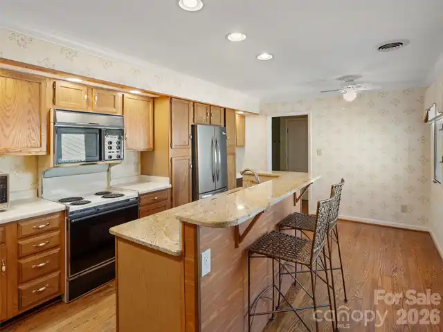 Listing Photo 12