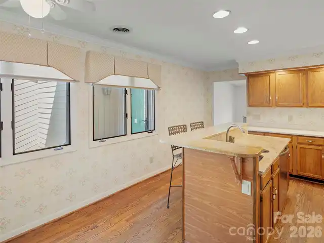 Listing Photo 14