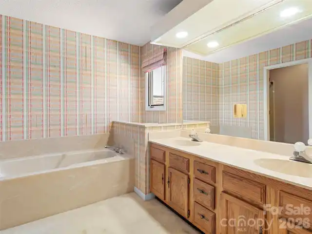 Listing Photo 24