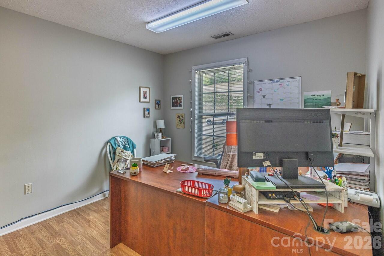 Listing Photo 9