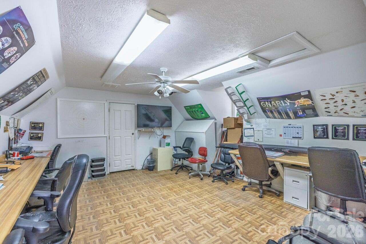 Listing Photo 12