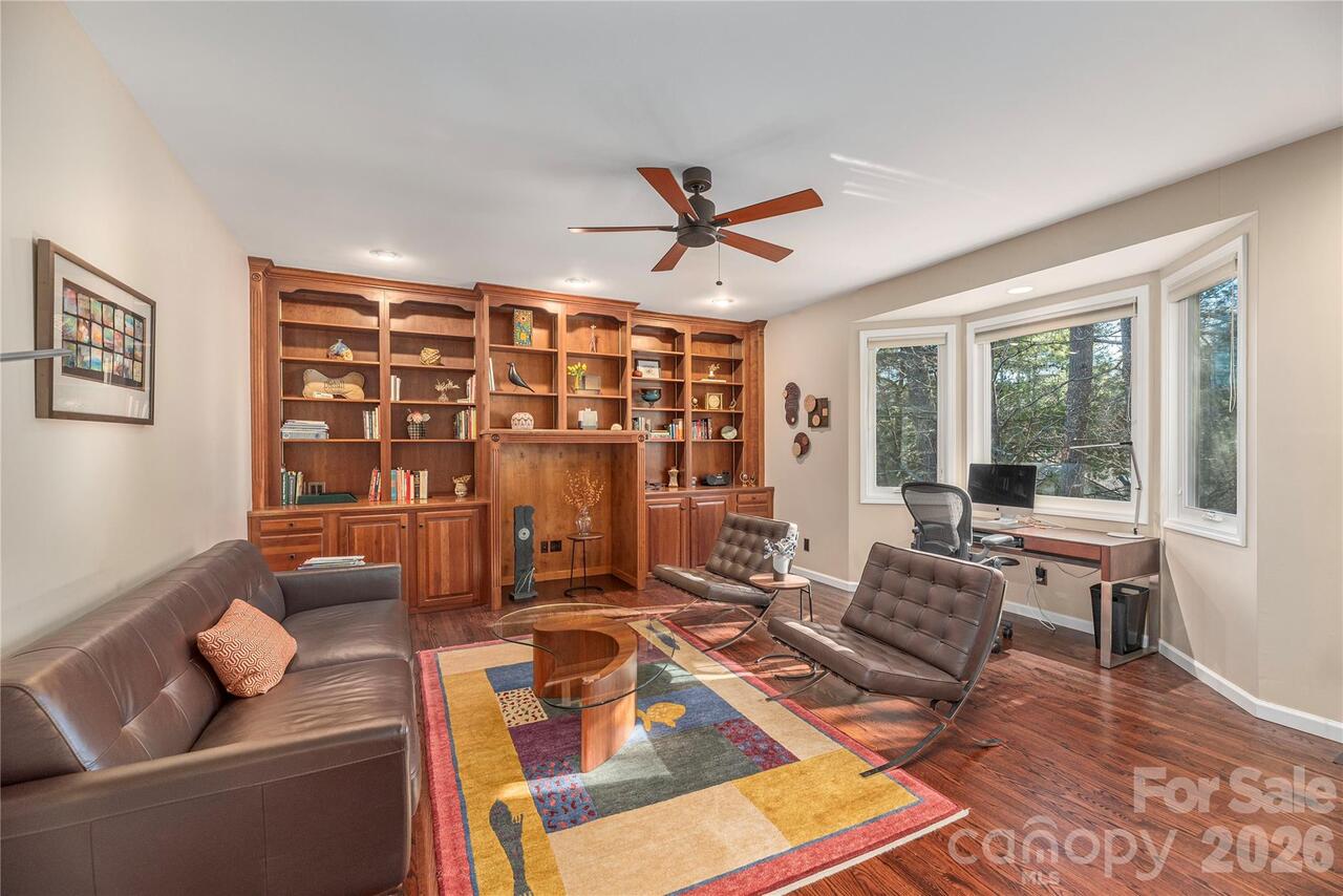 Listing Photo 8