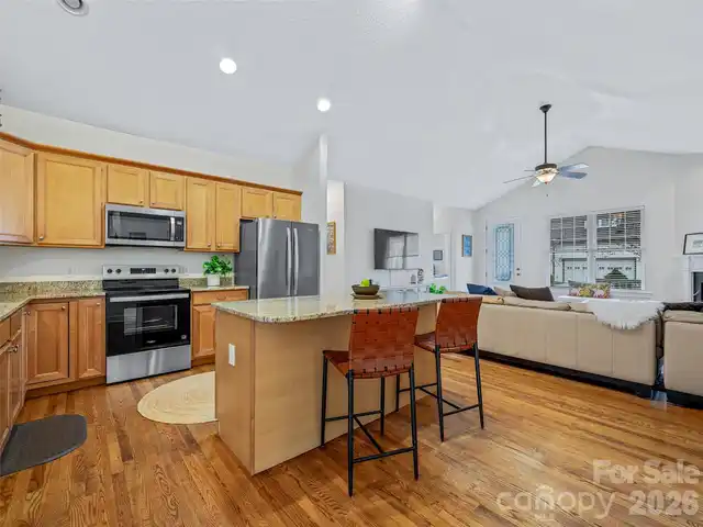 Listing Photo 9