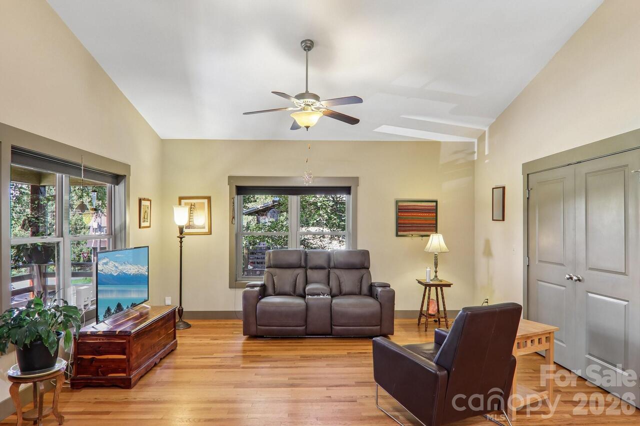 Listing Photo 6