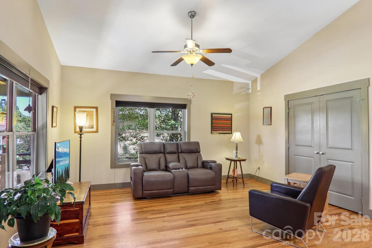 Listing Photo 7