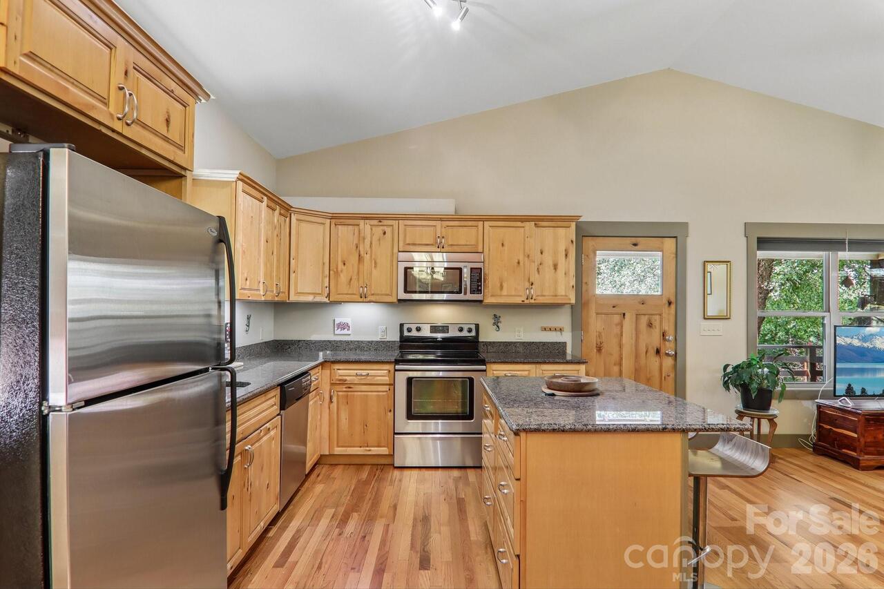 Listing Photo 10