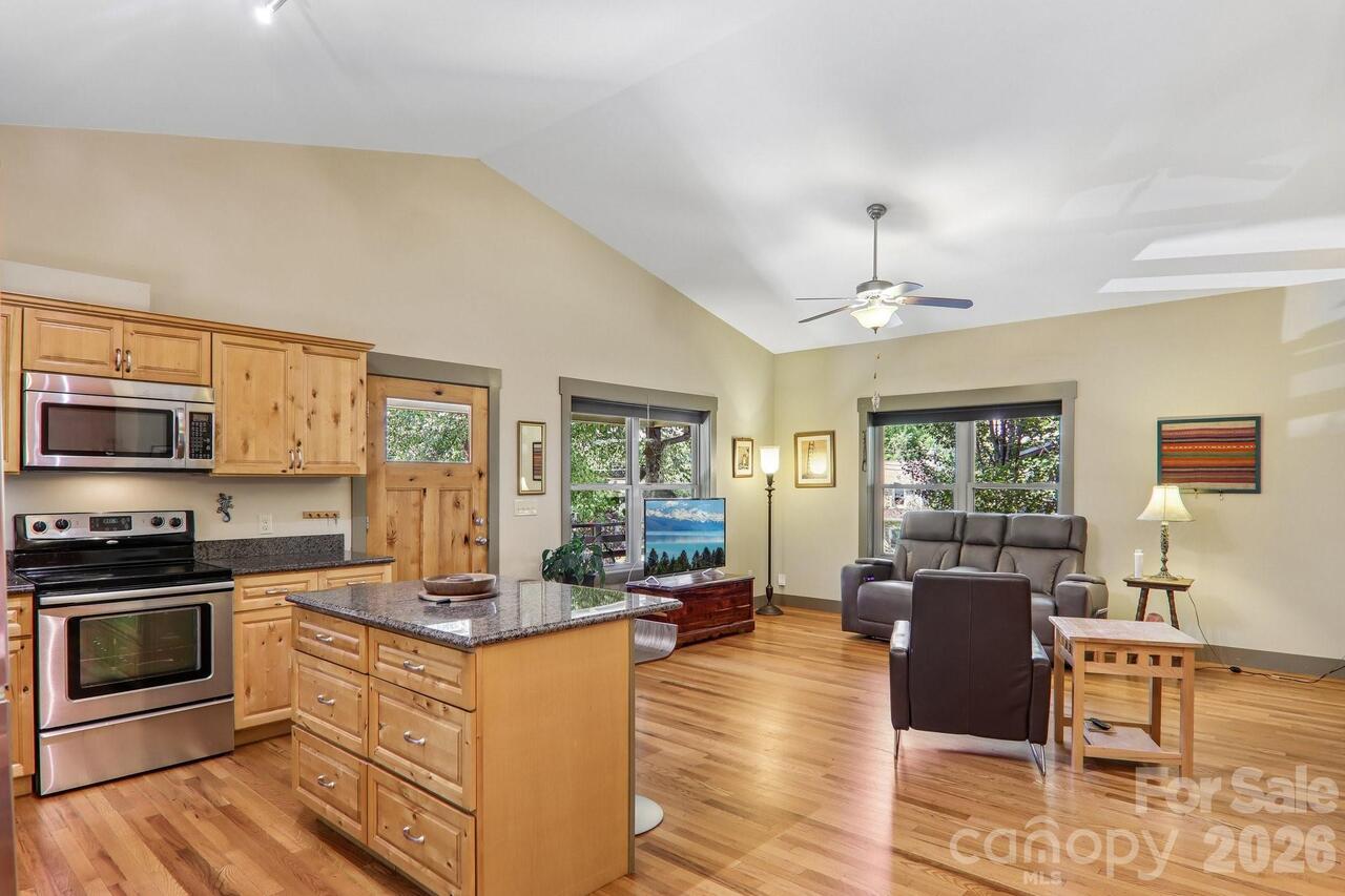 Listing Photo 11
