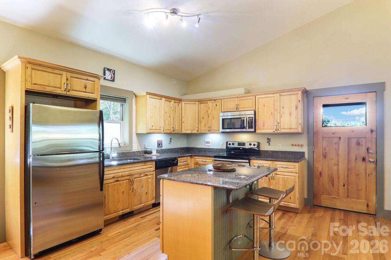 Listing Photo 12