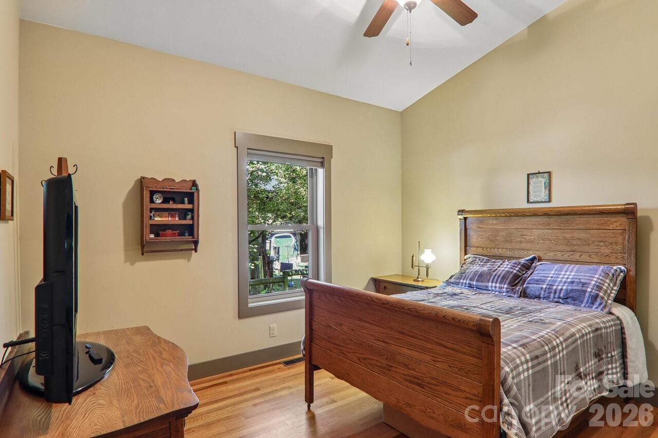 Listing Photo 18