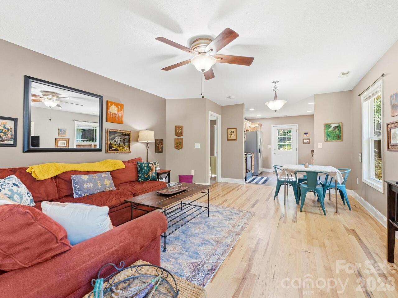 Listing Photo 12