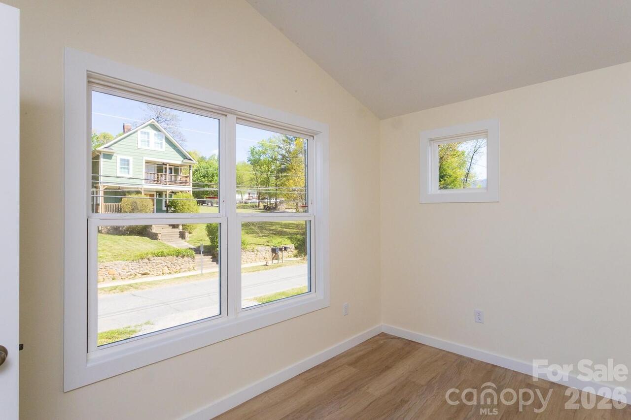 Listing Photo 8