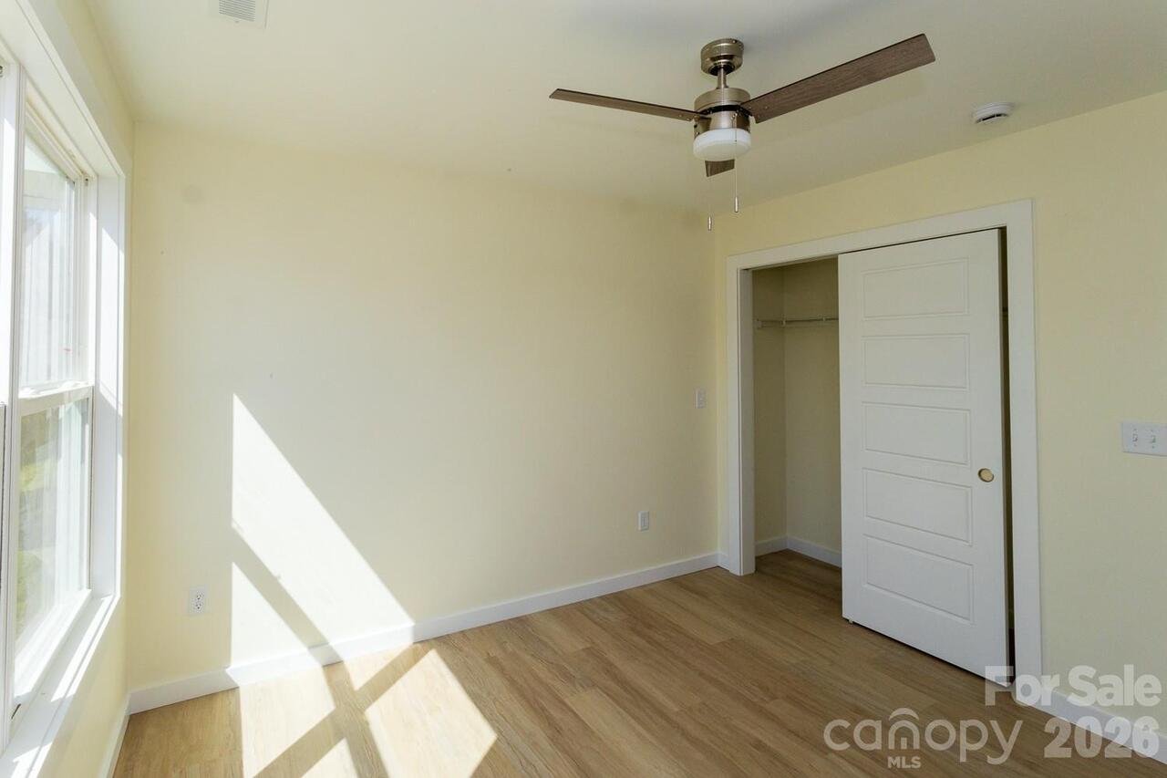 Listing Photo 9