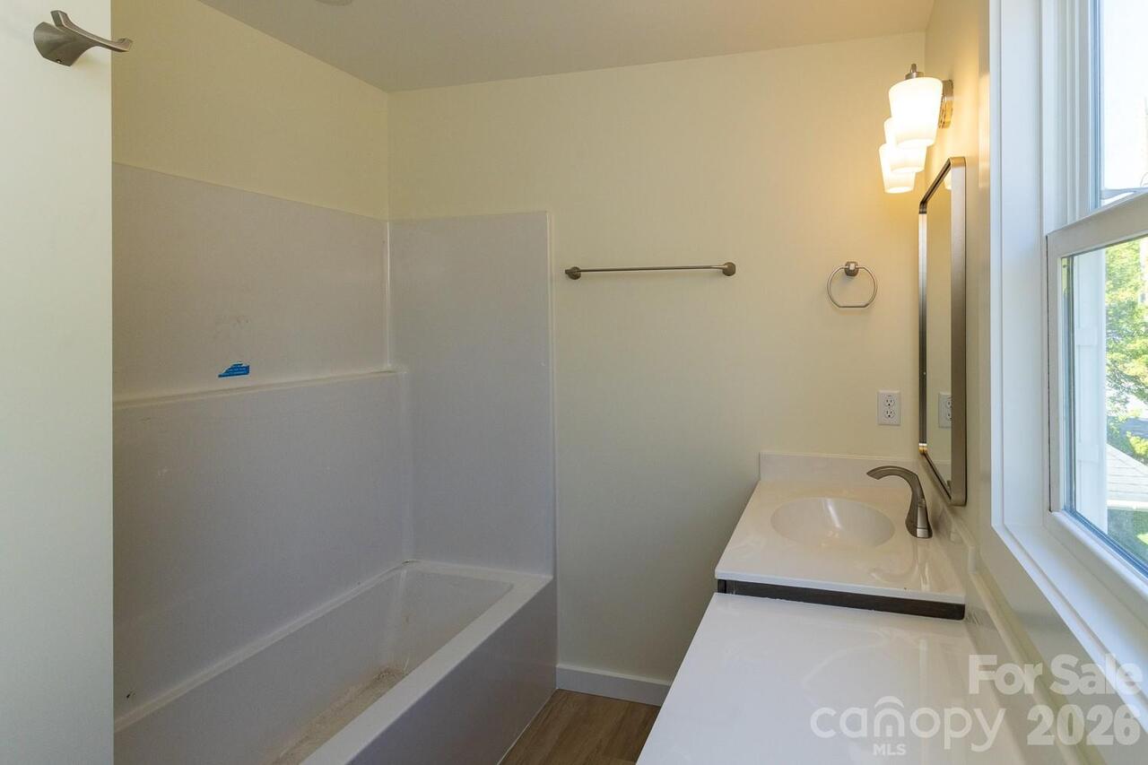 Listing Photo 28