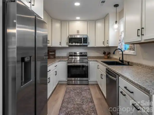 Listing Photo 10