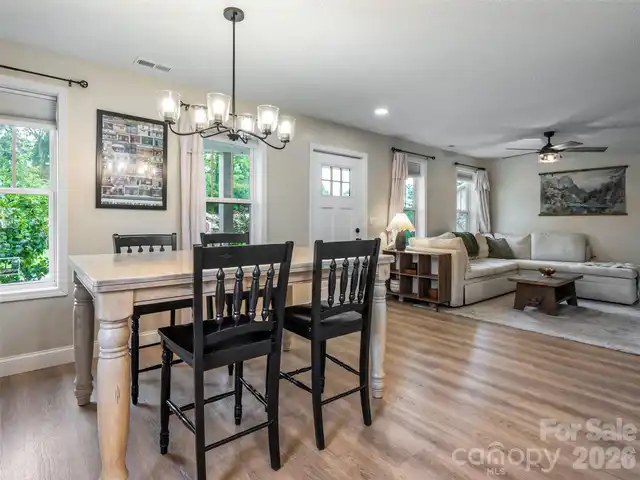 Listing Photo 12