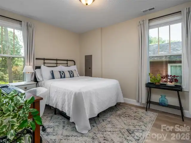 Listing Photo 16