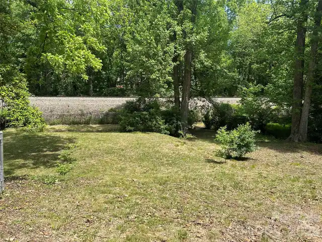 Listing Photo 12