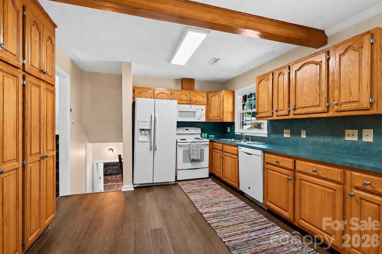 Listing Photo 11
