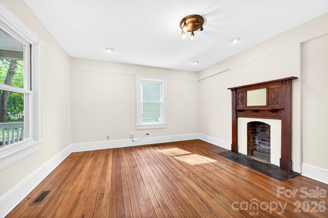 Listing Photo 6