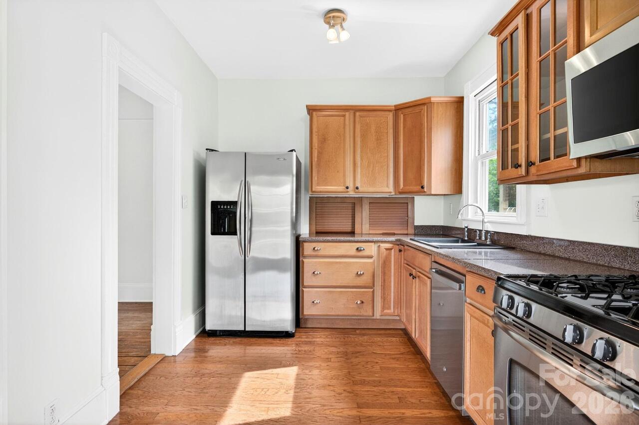 Listing Photo 10