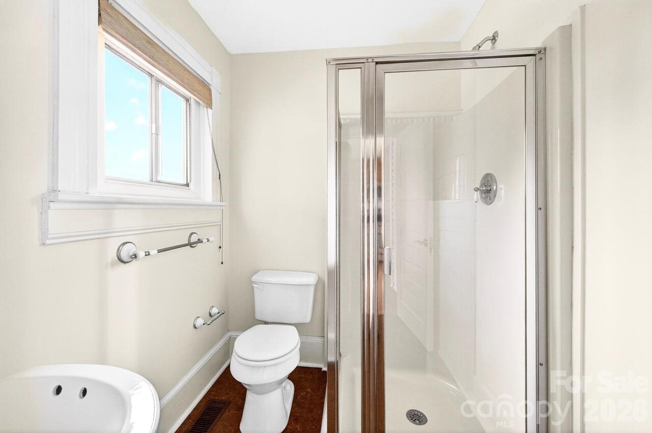 Listing Photo 12
