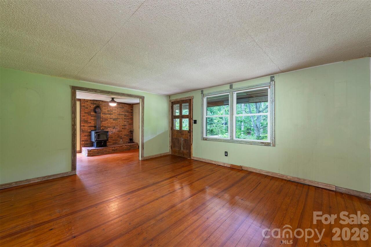 Listing Photo 10