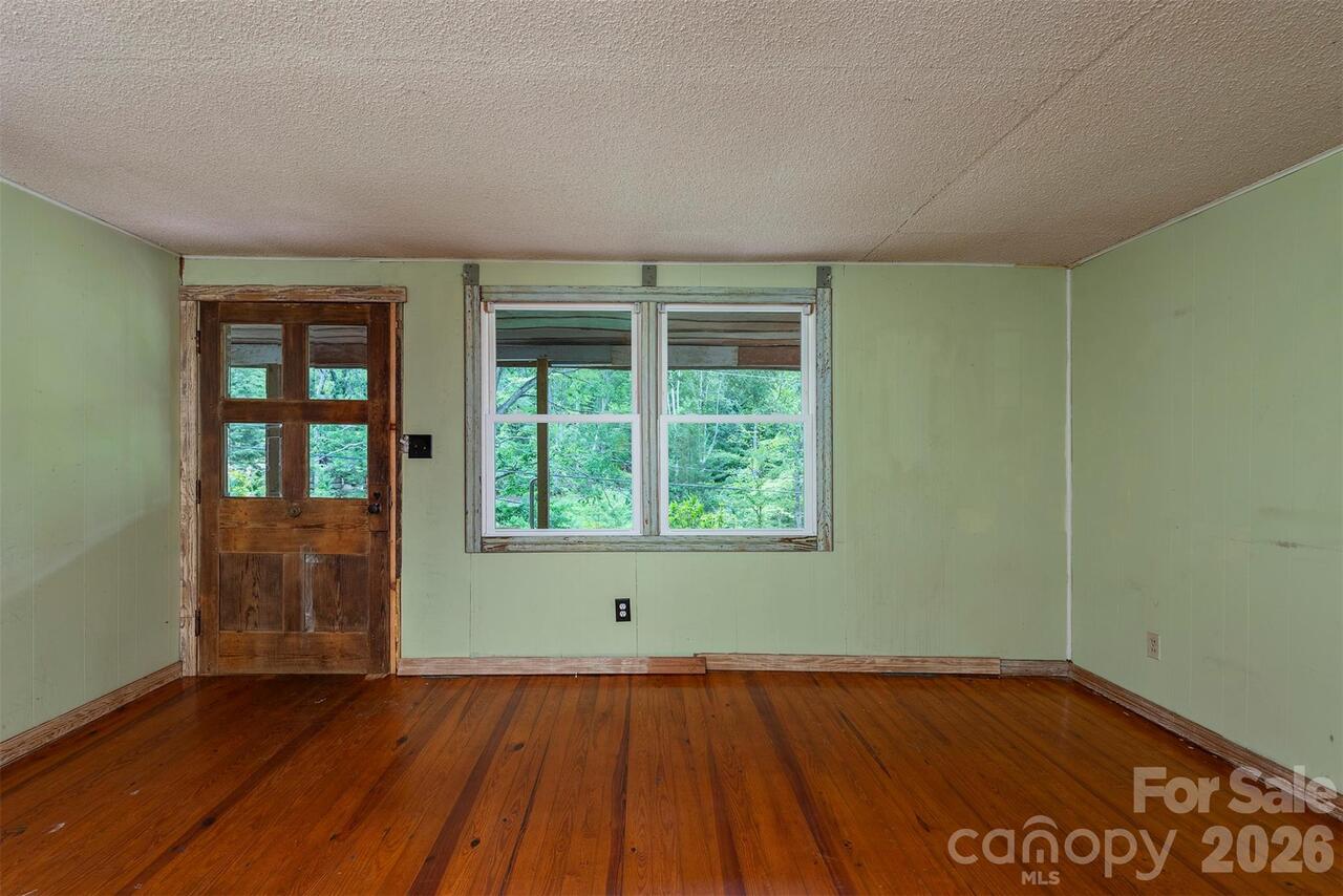Listing Photo 11