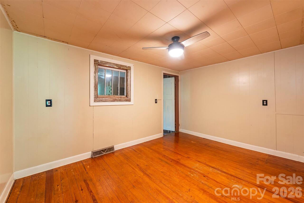 Listing Photo 15