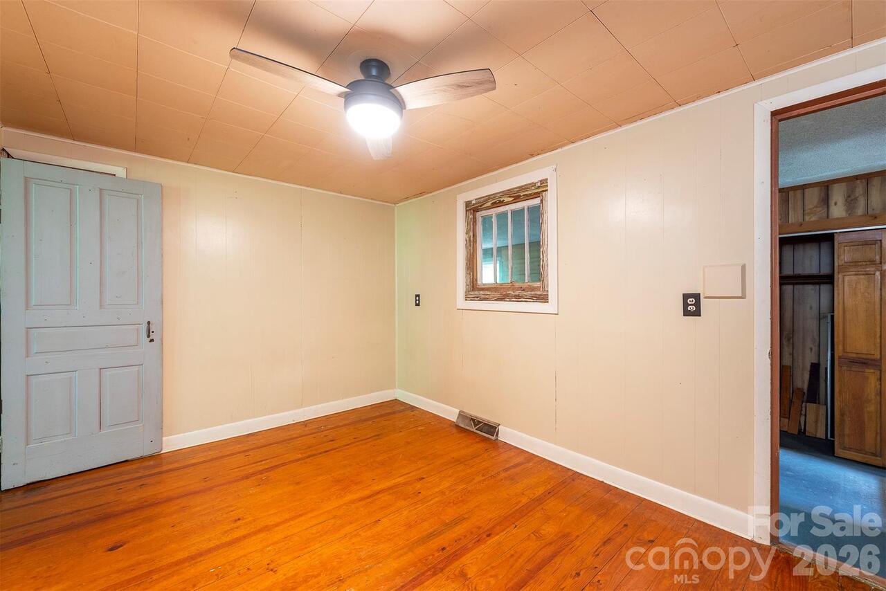 Listing Photo 16