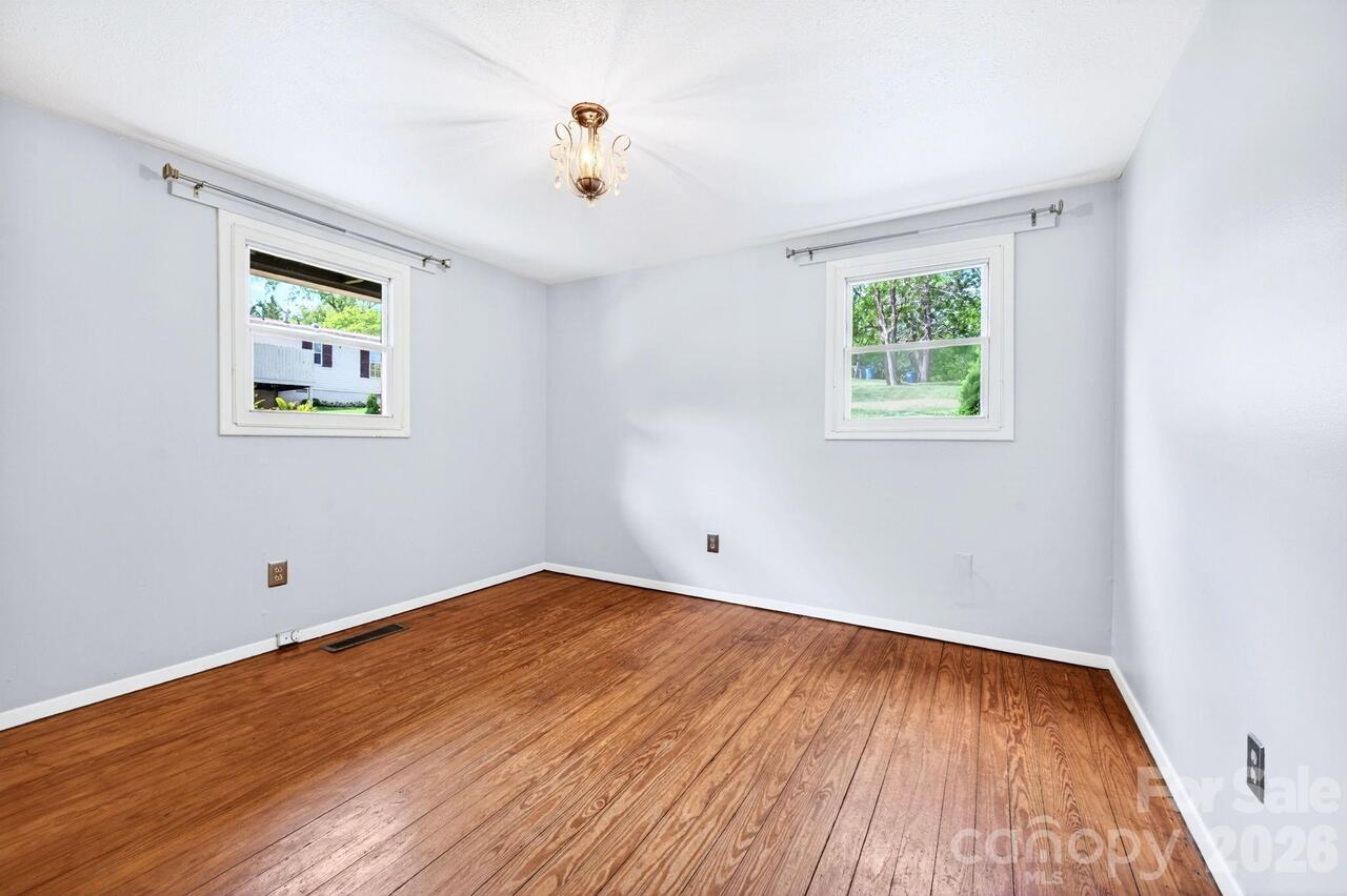 Listing Photo 11