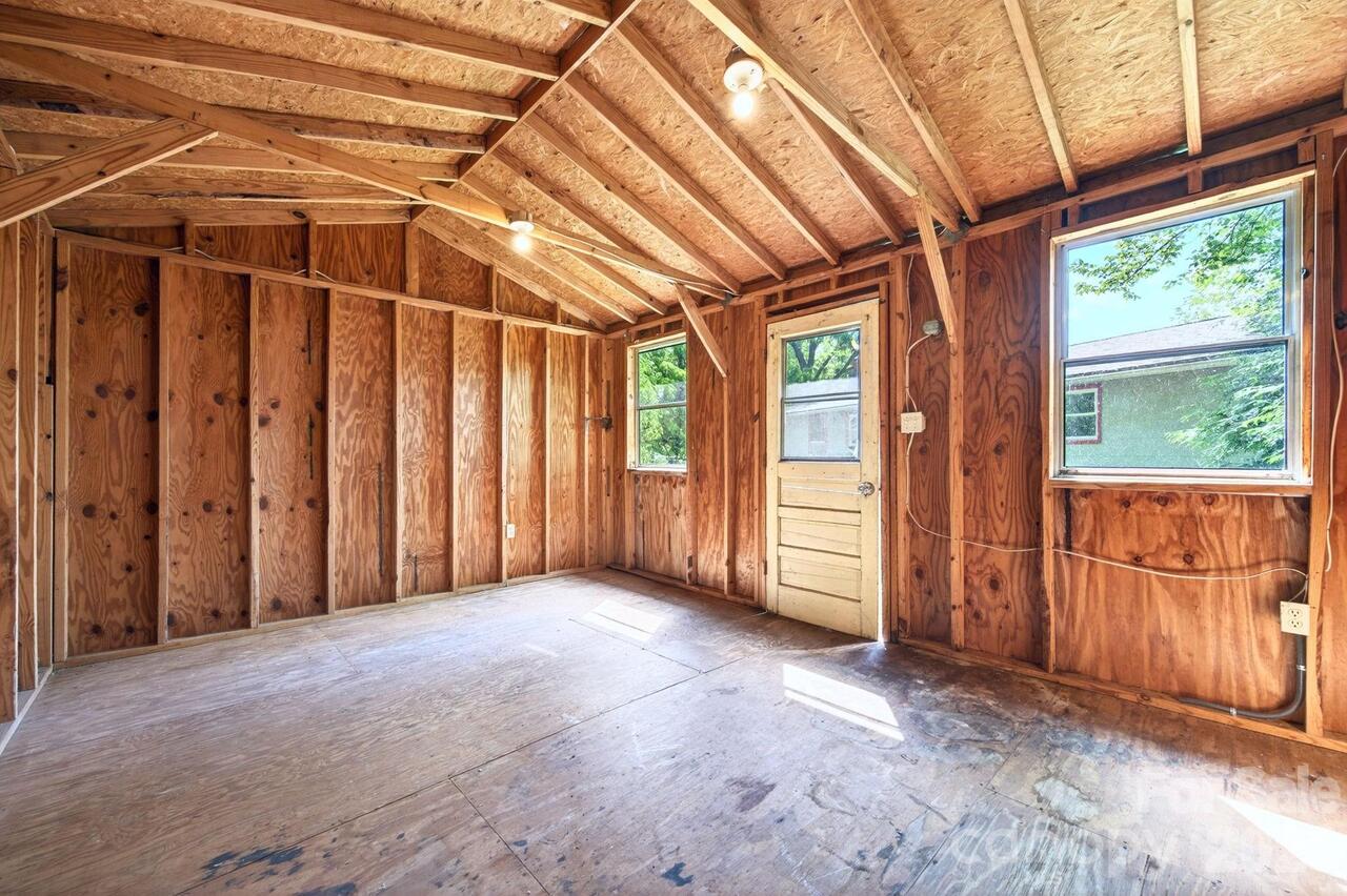 Listing Photo 15