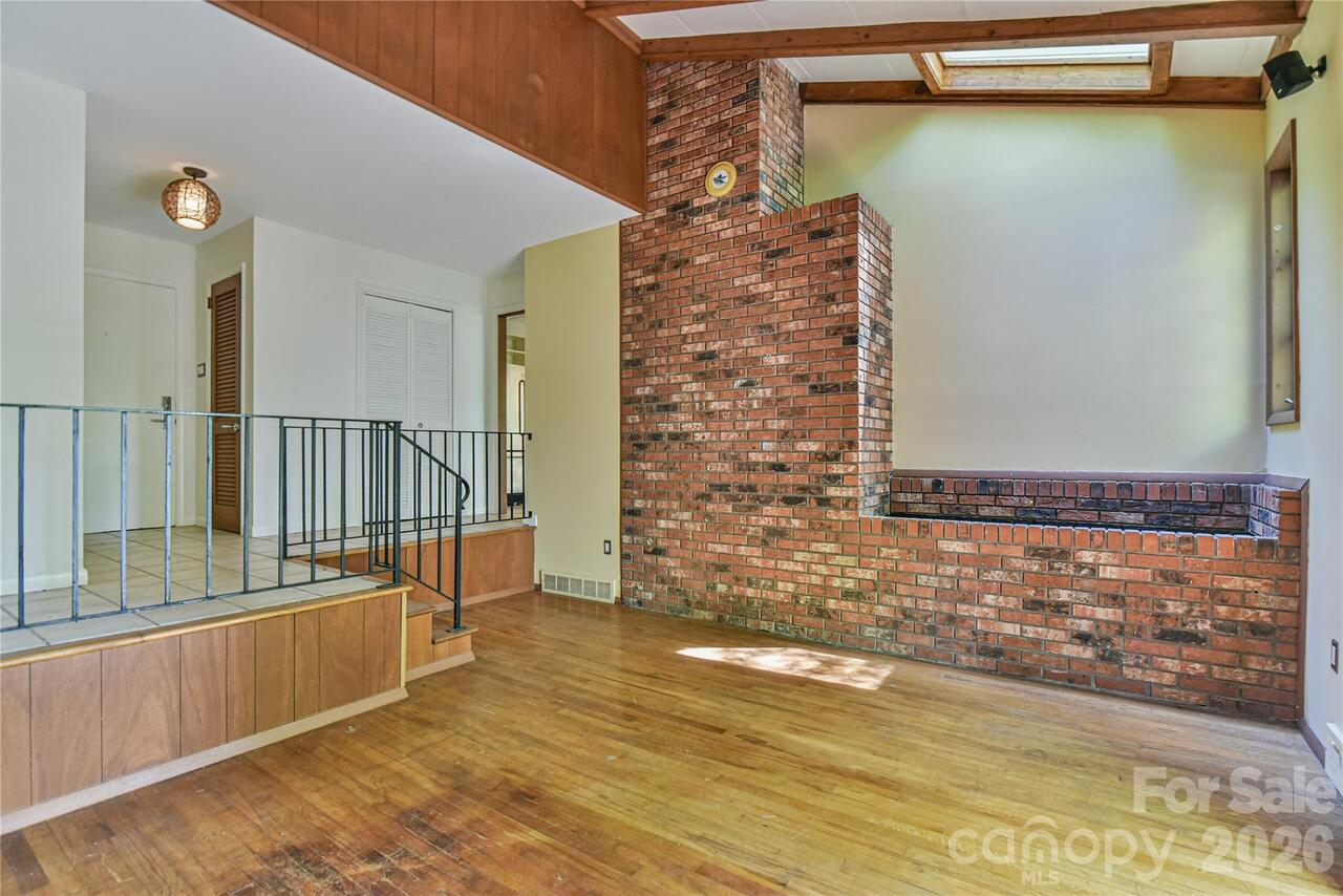 Listing Photo 8