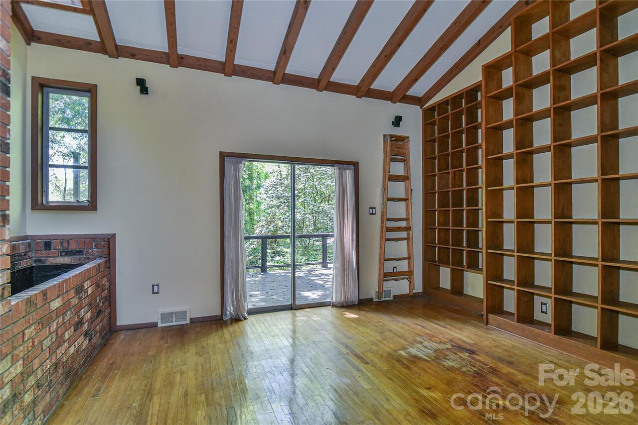 Listing Photo 10