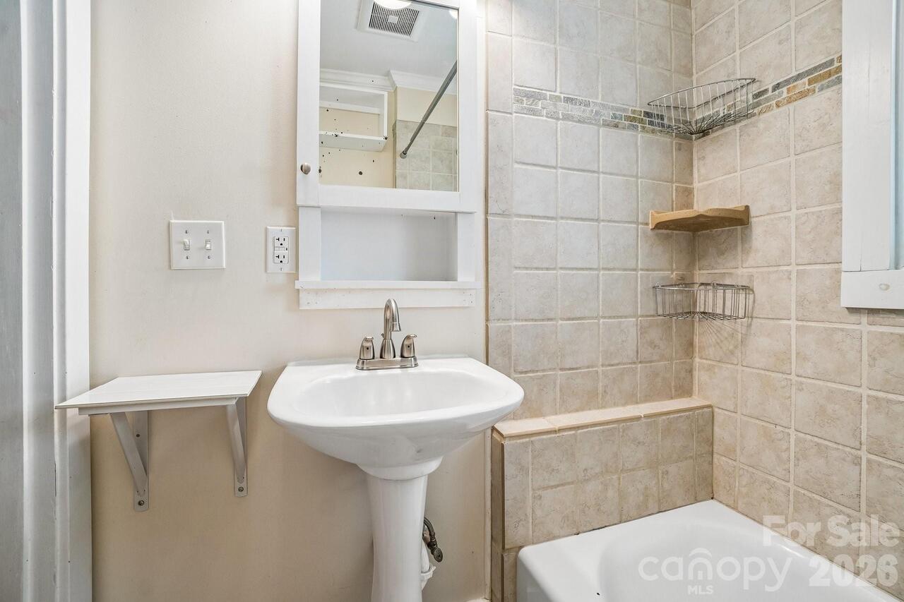 Listing Photo 12