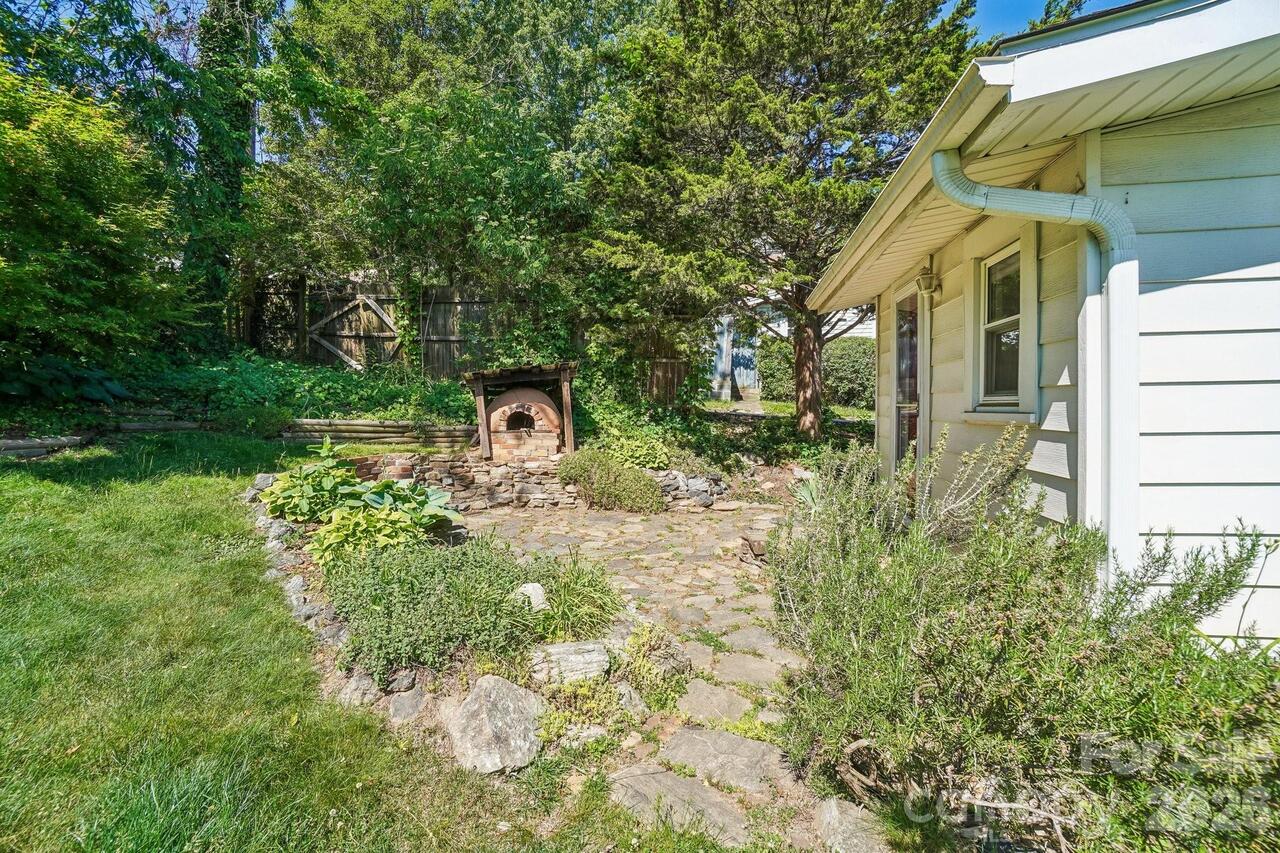 Listing Photo 17