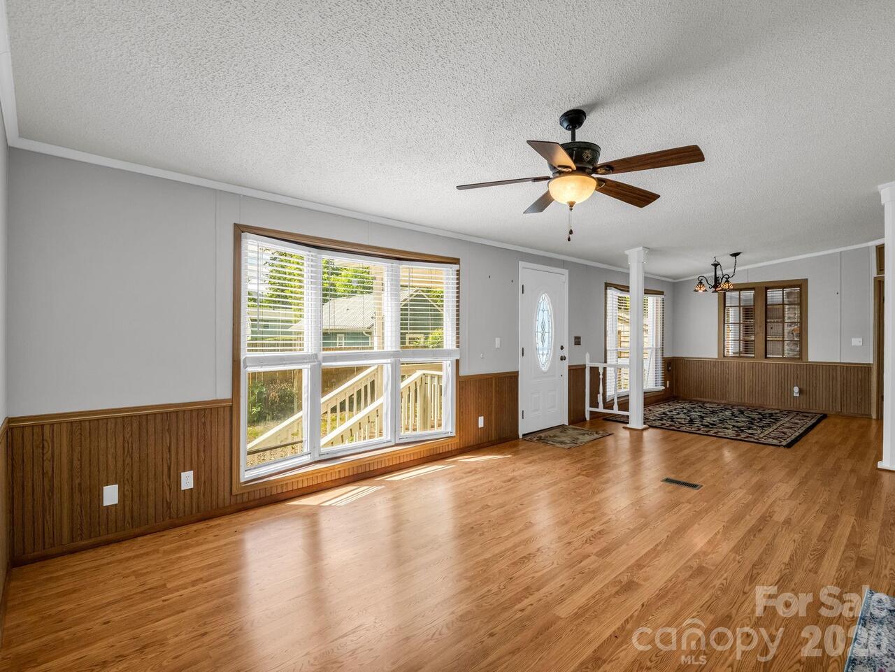 Listing Photo 10