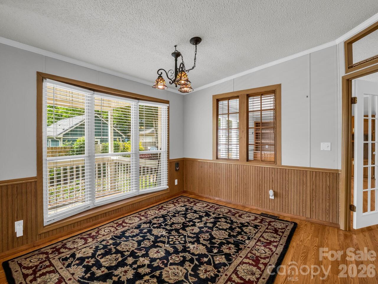 Listing Photo 12